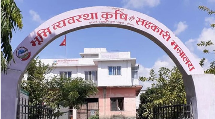 मधेको भूमि व्यवस्था कृषि तथा सहकारी मन्त्रालयका तत्कालिन सचिवसहित ६ जनाबिरुद्ध भ्रष्टाचार मुद्दा दर्ता