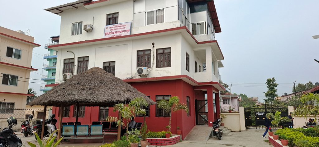 मधेश सरकारले सांसदहरूलाई योजनाका चिठी बाँड्ने प्रक्रिया निरन्तर, आलोचना र विवाद जारी
