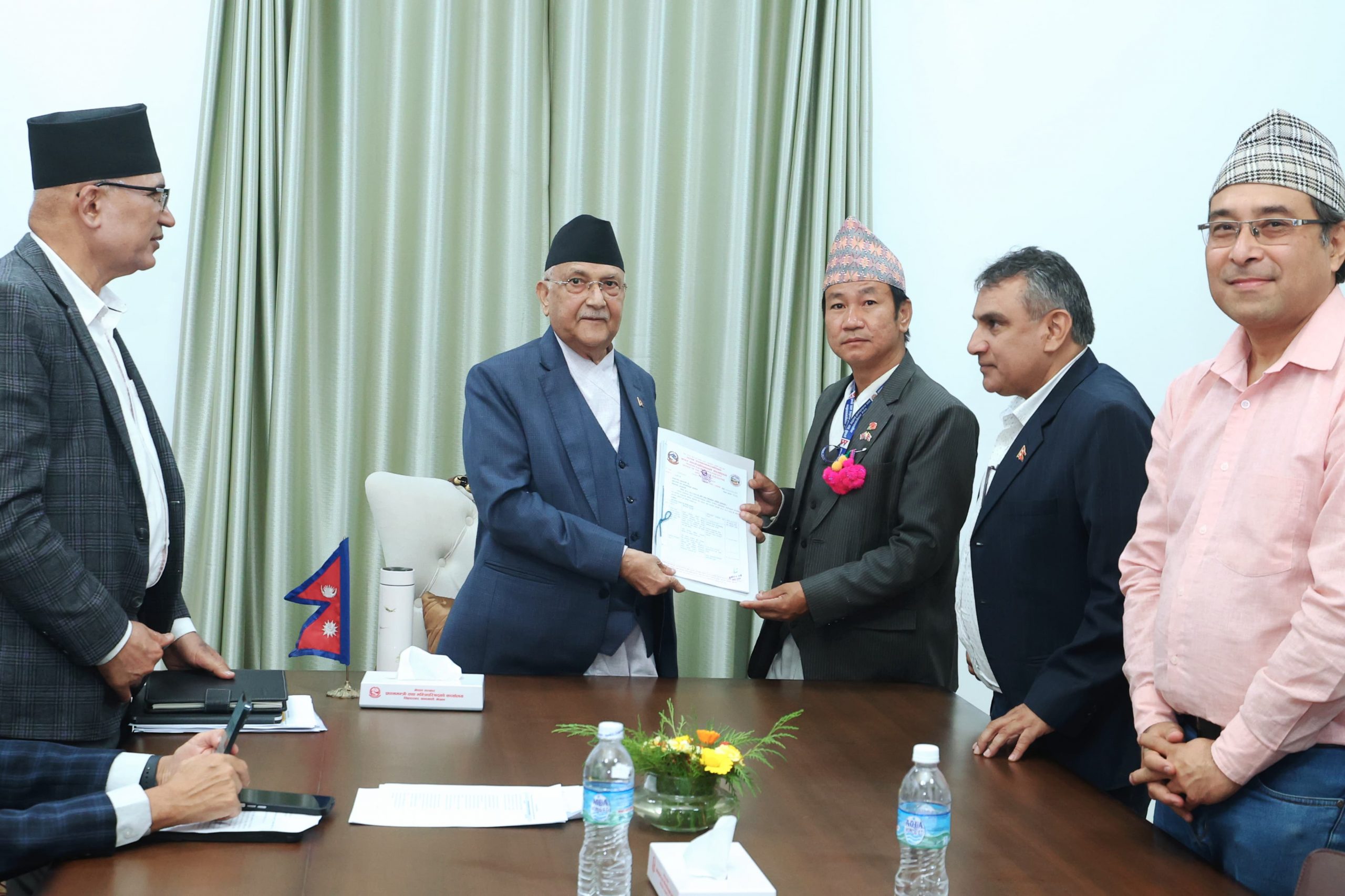प्रधानमन्त्री ओलीले धरानवासीलाई खानेपानी उपलब्ध गराउने प्रक्रिया अघि बढाउने घोषणा
