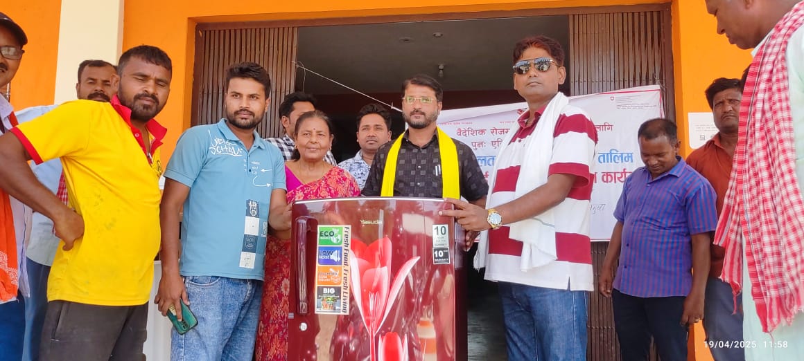 जनकनन्दिनी गाउँपालिकामा स्वरोजगार प्रवर्द्धनका लागि २४ युवालाई उपकरण वितरण