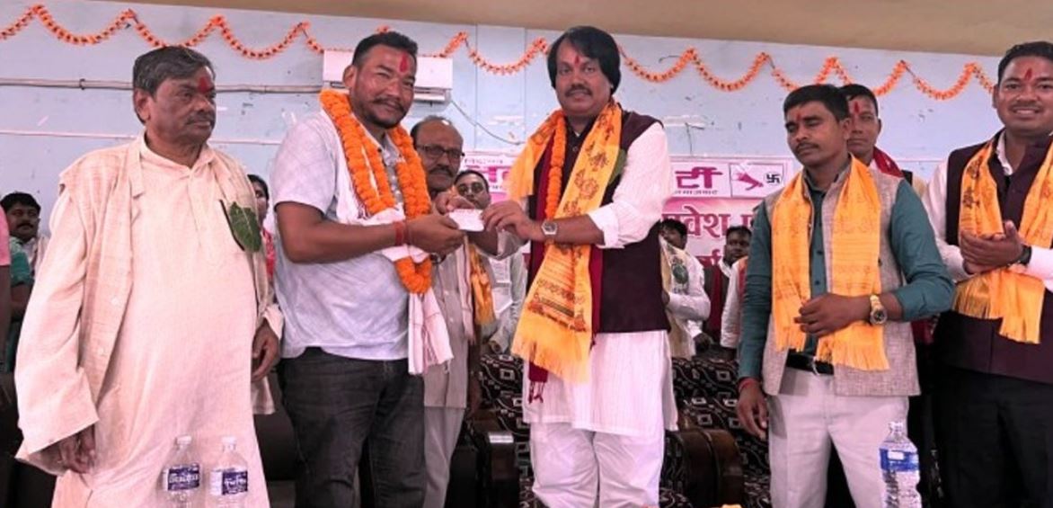 नाउपाबाट चुनाव लडेका धनीराम चौधरी जनमत पार्टीमा प्रवेश