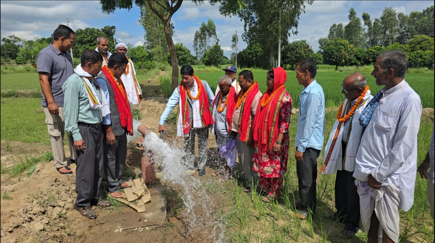 सिरहाको गोलबजारमा किसानका लागि डिप बोरिङबाट सिँचाइ सुविधा