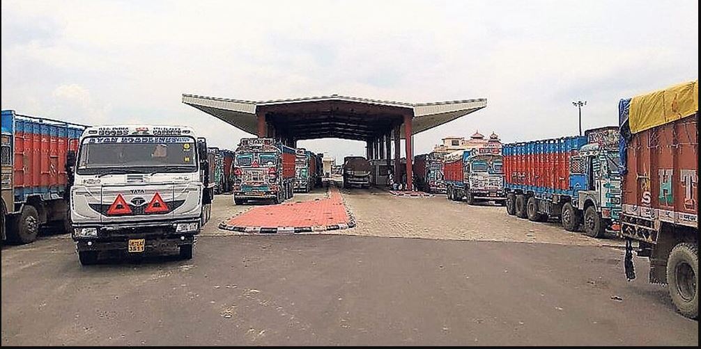 “वीरगञ्ज नाकाबाट माल ओसारपसारमा उल्लेखनीय दोब्बर वृद्धि”