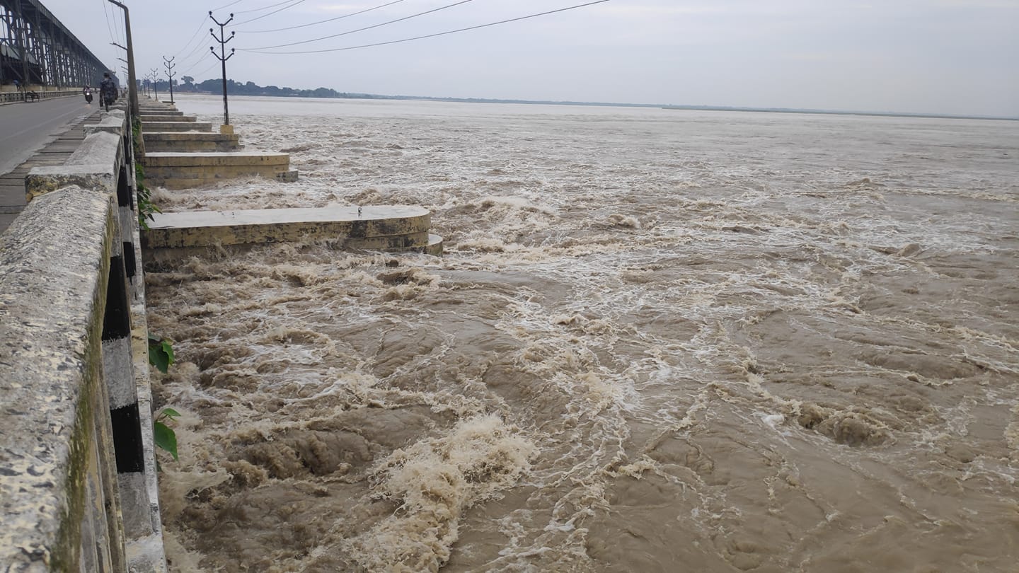 कोशी ब्यारेजमा पानीको बहाव तीव्र, सप्तरी र आसपासका क्षेत्र उच्च सतर्कतामा