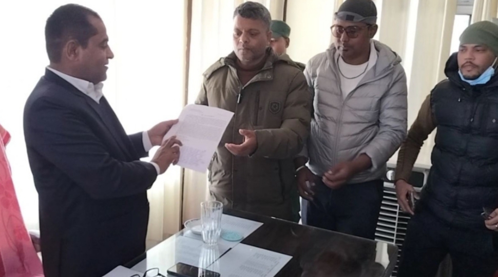 डाक्नेश्वरी नगरपालिकामा औषधि वितरण अनियमितताको आरोप, १२ स्वास्थ्यकर्मीको सरुवाप्रति विरोध