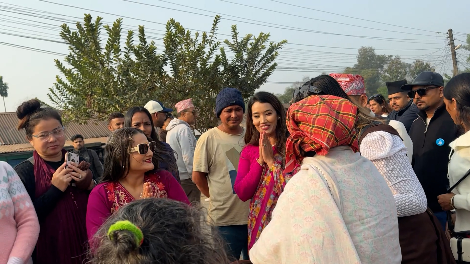 झापा–५ मा रास्वपाको घरदैलो अभियान सुरु, बालेनलाई जिताउन पत्नी सविना काफ्ले मैदानमा