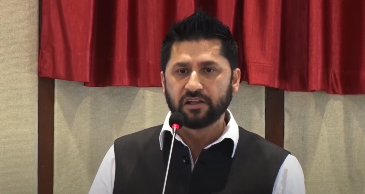 मन्त्री बन्ने हतार नगर्न रास्वपा सांसदलाई लामिछानेको निर्देशन,