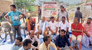 अदालतको आदेशपछि जिरोमाइल थोक बजार खाली हुँदै, व्यवसायीको माग– ‘पहिले वैकल्पिक व्यवस्था गरियोस्’,