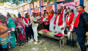 धनौजीमा २३३ परिवारले पाए जग्गाधनी प्रमाणपुर्जा,